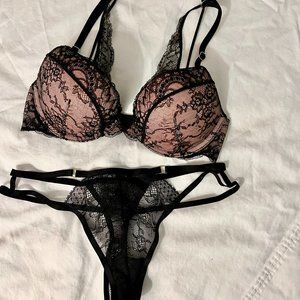 Victoria's Secret Very Sexy pushup lace 32C with panty sz Sm